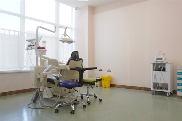赣州维乐口腔看牙多少钱？费用一览，种植牙 2580 元起、镶牙 800 元起、拔牙 80 元起
