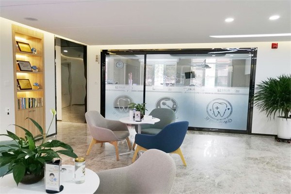 济南弗莱堡口腔门诊部种植牙价格公布！韩国美格真牙2550+德国费亚丹牙5250+