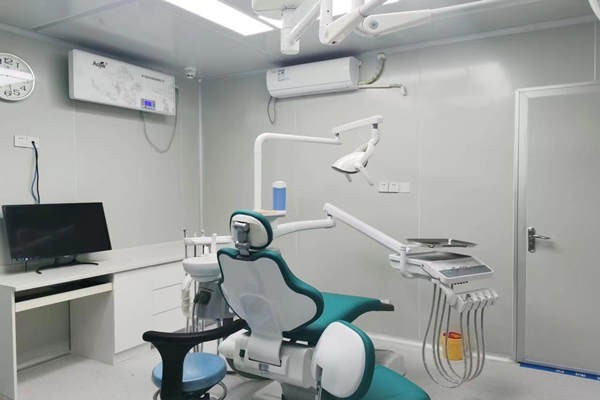海南海口爱牙口腔医院怎么样？正规医院种植牙矫正价格不贵