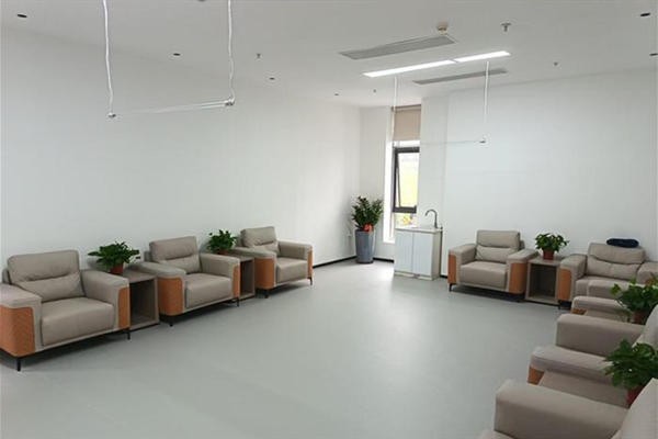 清远清城中泰口腔门诊部收费详情:全瓷牙2700+种植牙6500+牙齿矫正11000+