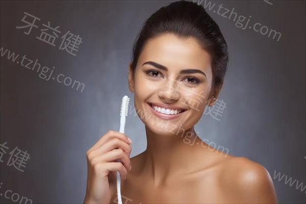 做全口吸附性义齿前，可以大量饮水吗？了解饮水对义齿的影响！