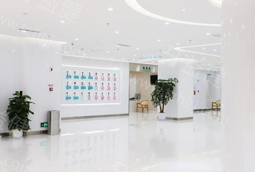 重庆团圆口腔连锁价格表2025:种牙2500+牙齿矫正6500+补牙100+