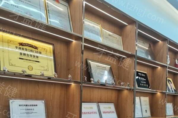 嘉兴平湖麦芽口腔项目费用全览：种牙5200元起/矫正9500+洗牙65元/补牙220元