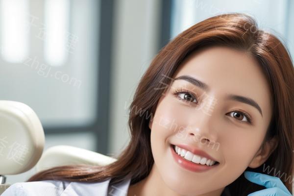 牙齿矫正怎么选？隐形牙套VS金属托槽全对比！ 