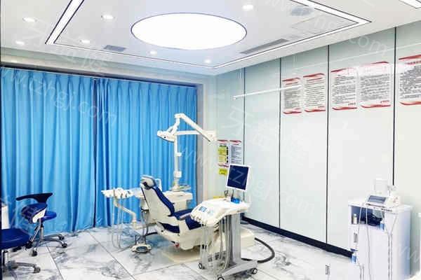 2025贵阳朗朗口腔医院价格表:种植牙矫正拔牙补牙烤瓷牙收费不贵哦