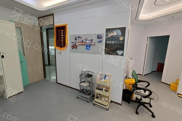 2025上海维乐口腔价格表:正规医院种植牙2800+矫正6800+收费不贵哦