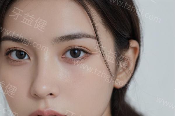 婴儿出牙烧超 38.5℃，非出牙需就医